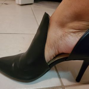 Christian Siriano black cutout bootie/pump